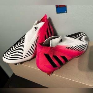 ADIDAS PREDATOR CLEATS WHITE AND PINK SIZE 8.5